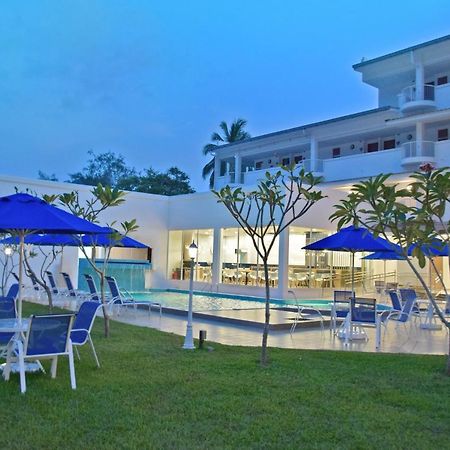 Avi Pangkor Beach Resort Kampong Pasir Bogak Extérieur photo