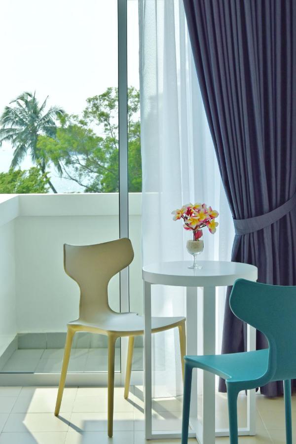 Avi Pangkor Beach Resort Kampong Pasir Bogak Extérieur photo