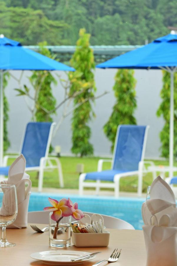 Avi Pangkor Beach Resort Kampong Pasir Bogak Extérieur photo