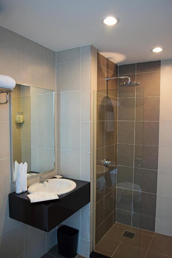 Avi Pangkor Beach Resort Kampong Pasir Bogak Extérieur photo