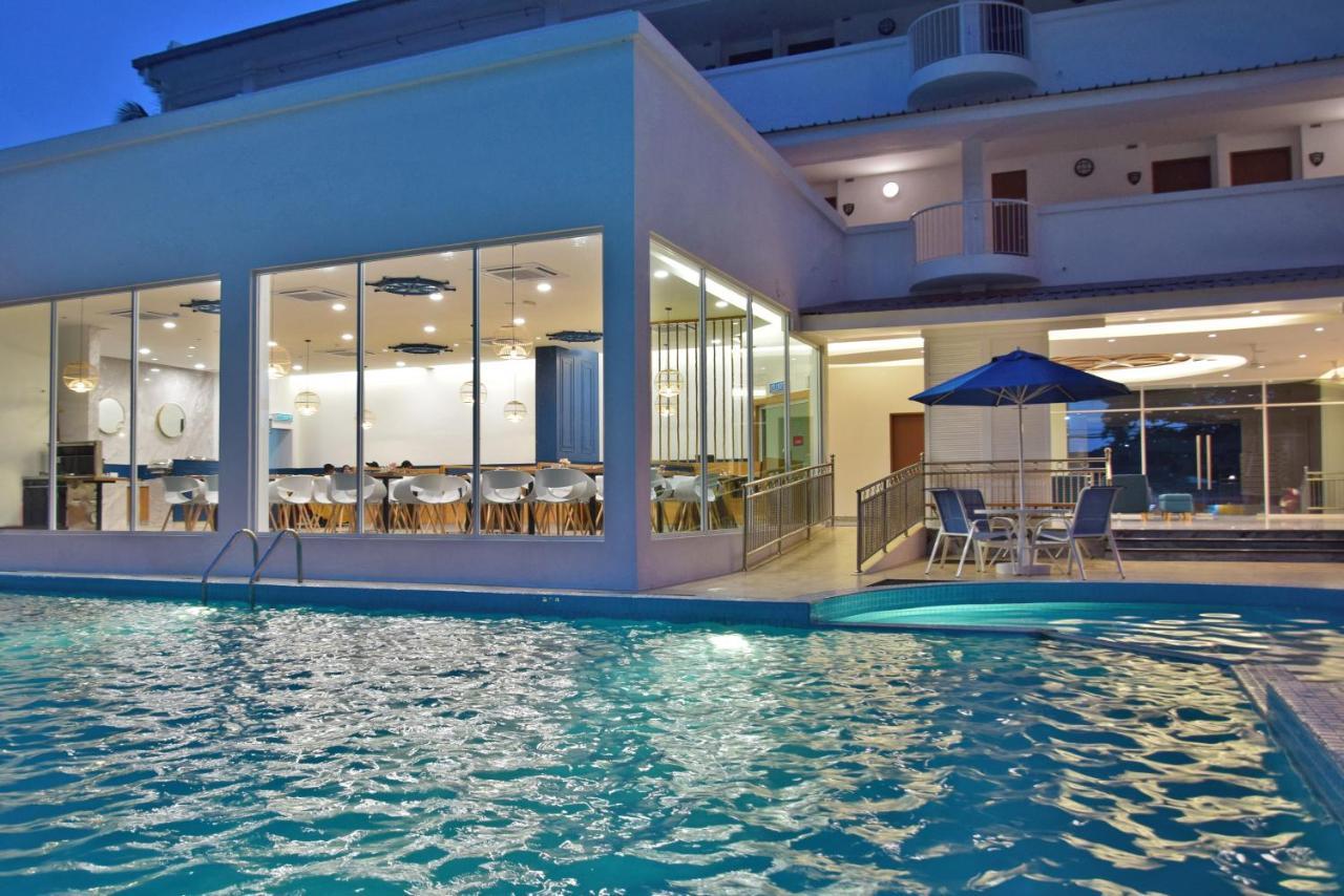 Avi Pangkor Beach Resort Kampong Pasir Bogak Extérieur photo